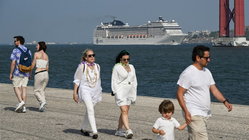 Cruise tipping charges are 'out of control,' say passengers as companies tout 'exceptional service' Adelaide Schools