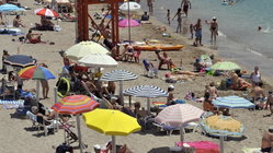 Violent brawl over lounge chairs at famous beach leaves one man dead, others facing charges Adelaide Schools